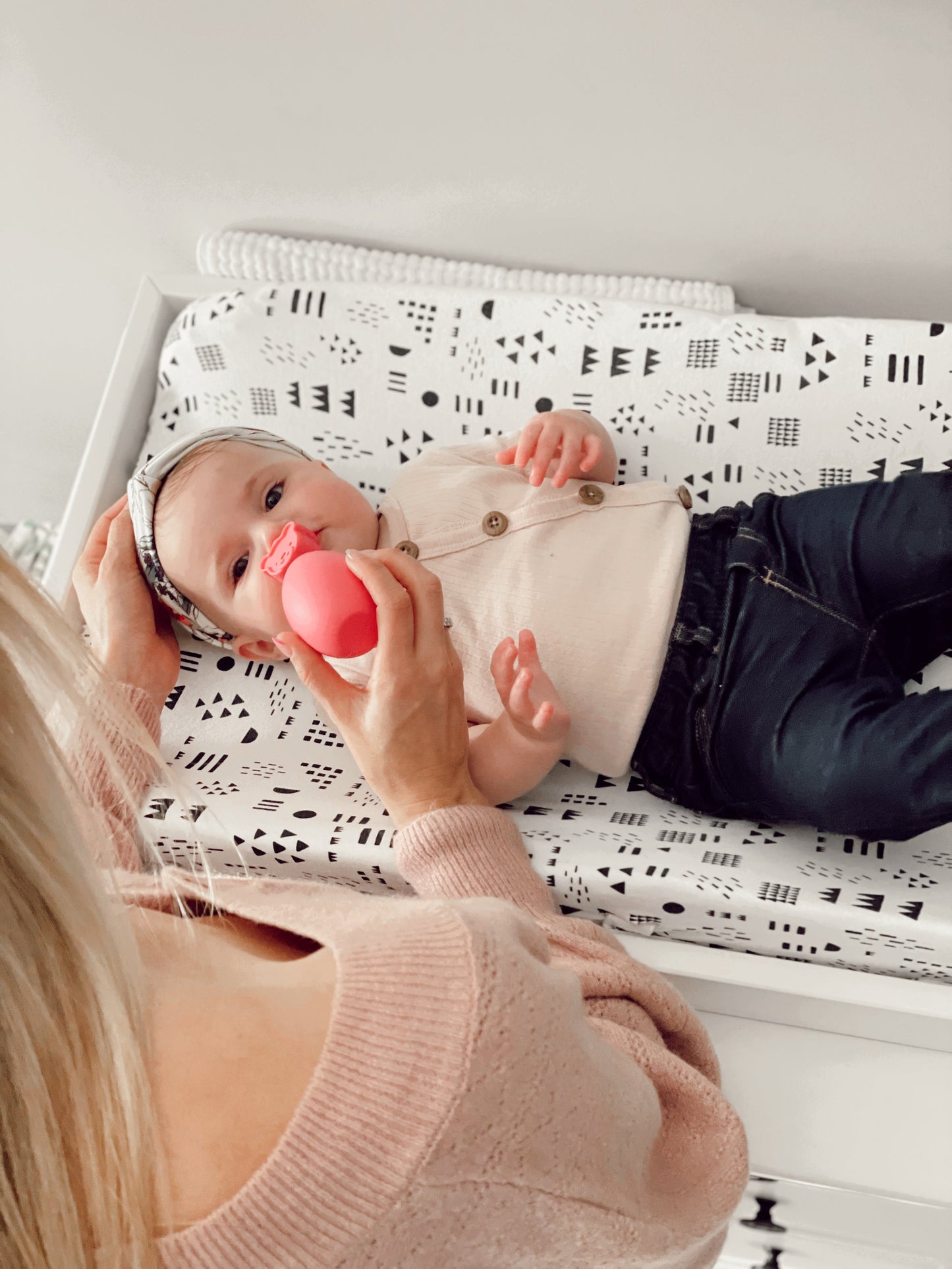 baby using oogiebear bear pair